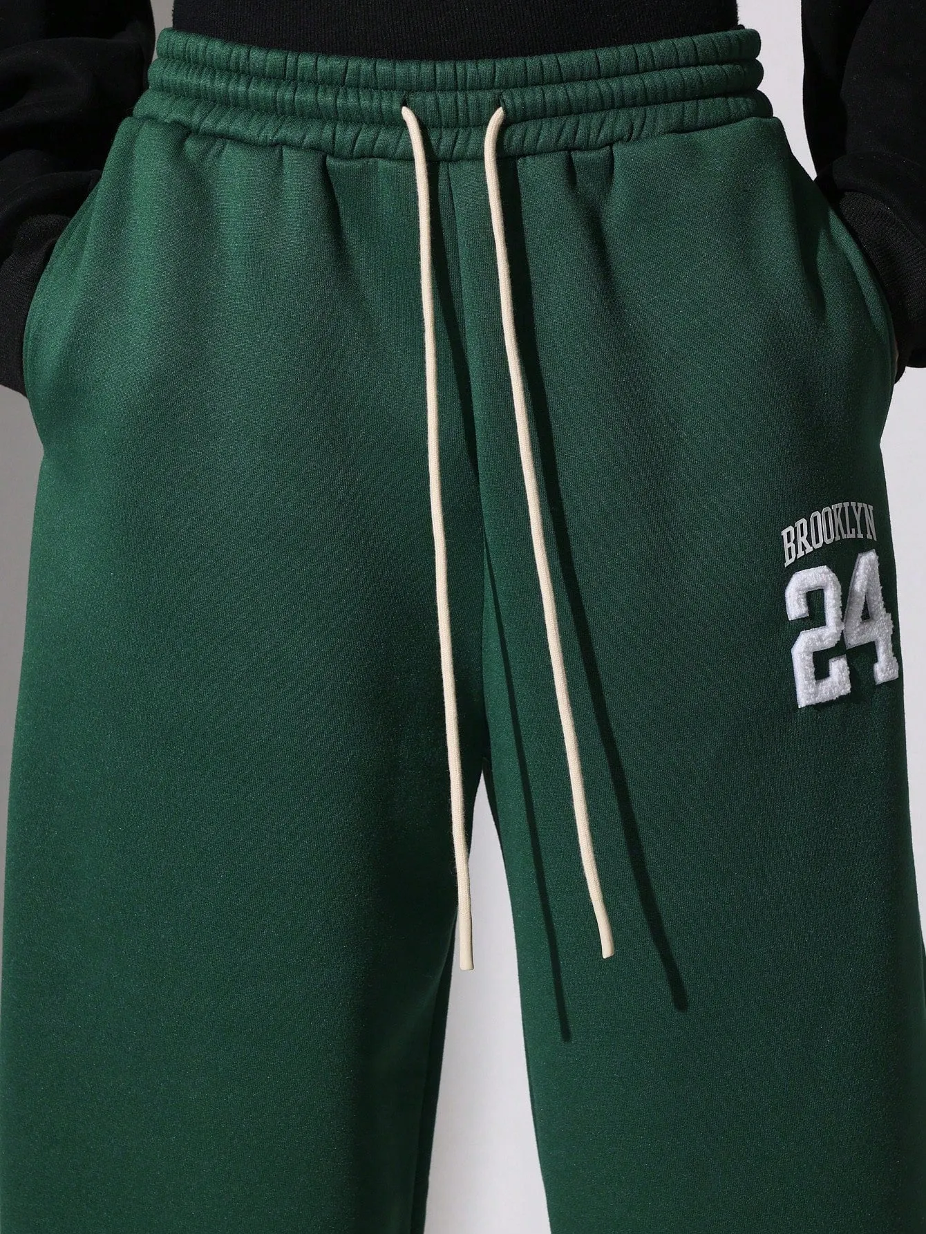 Barrel Fit Sweatpants With Number Towel Applique & Drawstrings