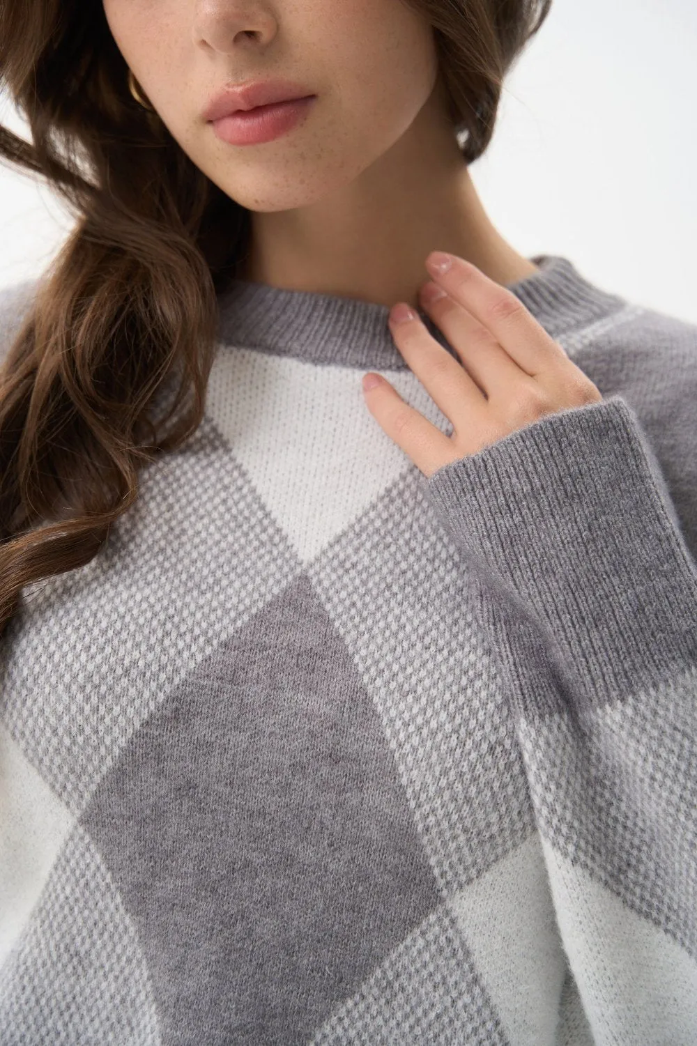 Grey Diamond Pattern Knit Sweater