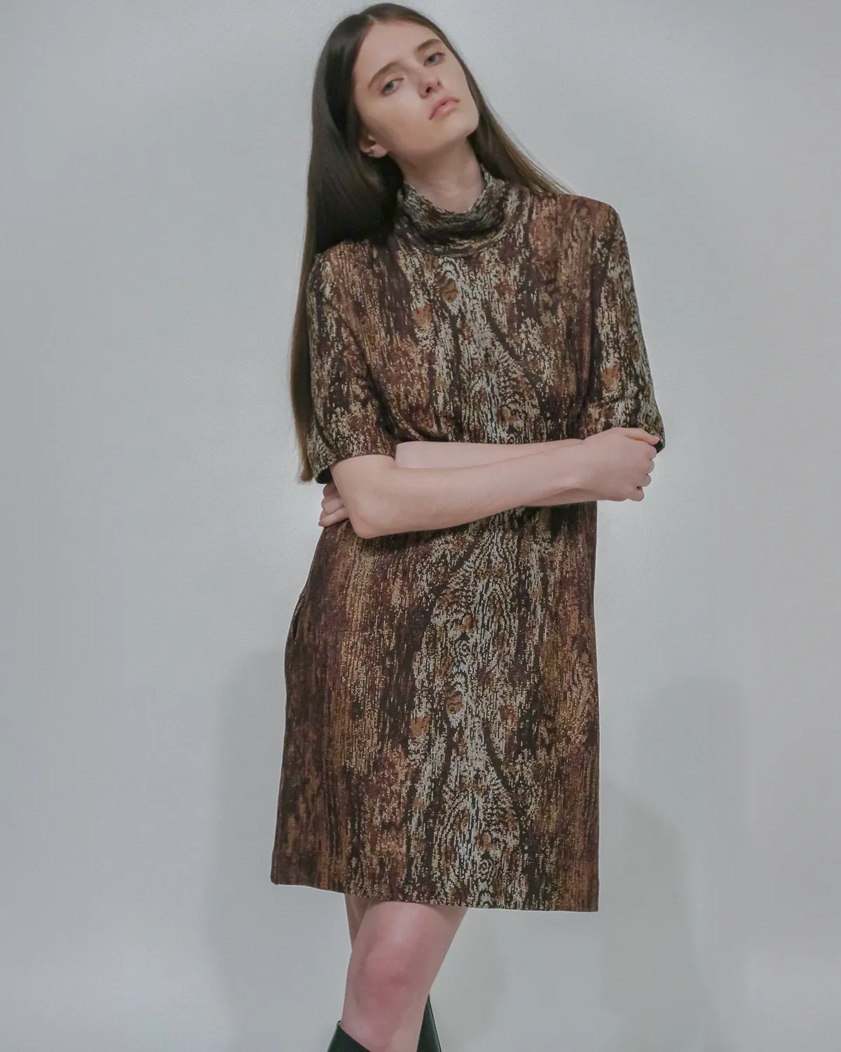 TURTLENECK SHIFT DRESS - WOODGRAIN