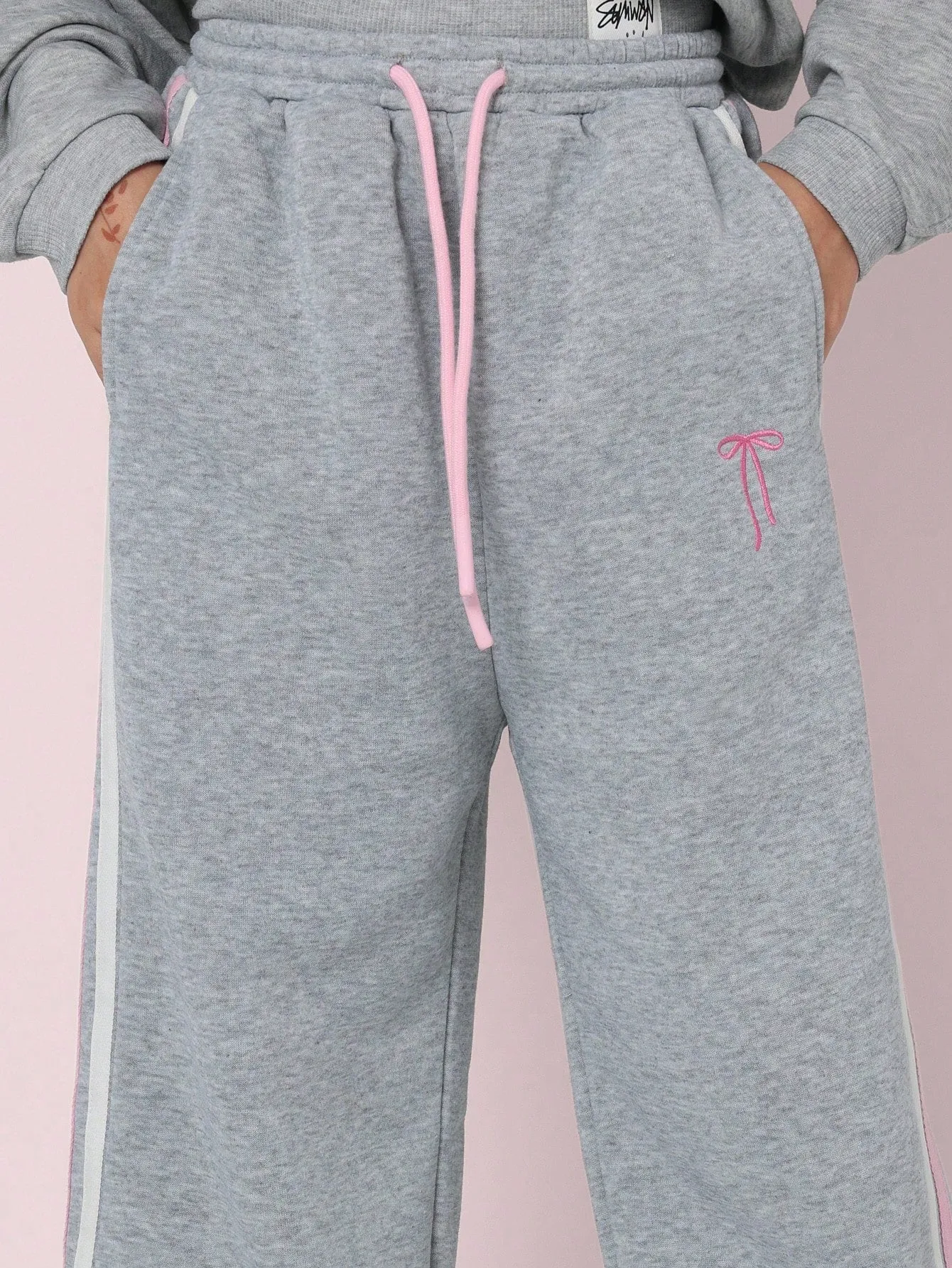 Tween Girls Comfy Straight Fit Sweatpants With Tape & Embroidered Ribbon